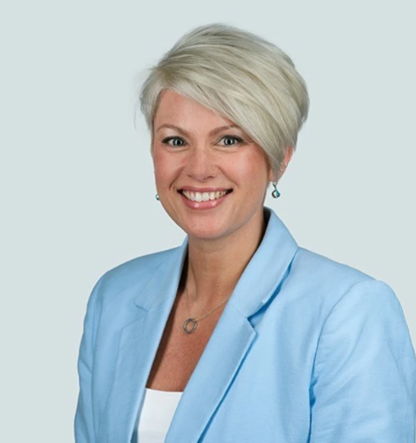 Julia Essay, Manpower